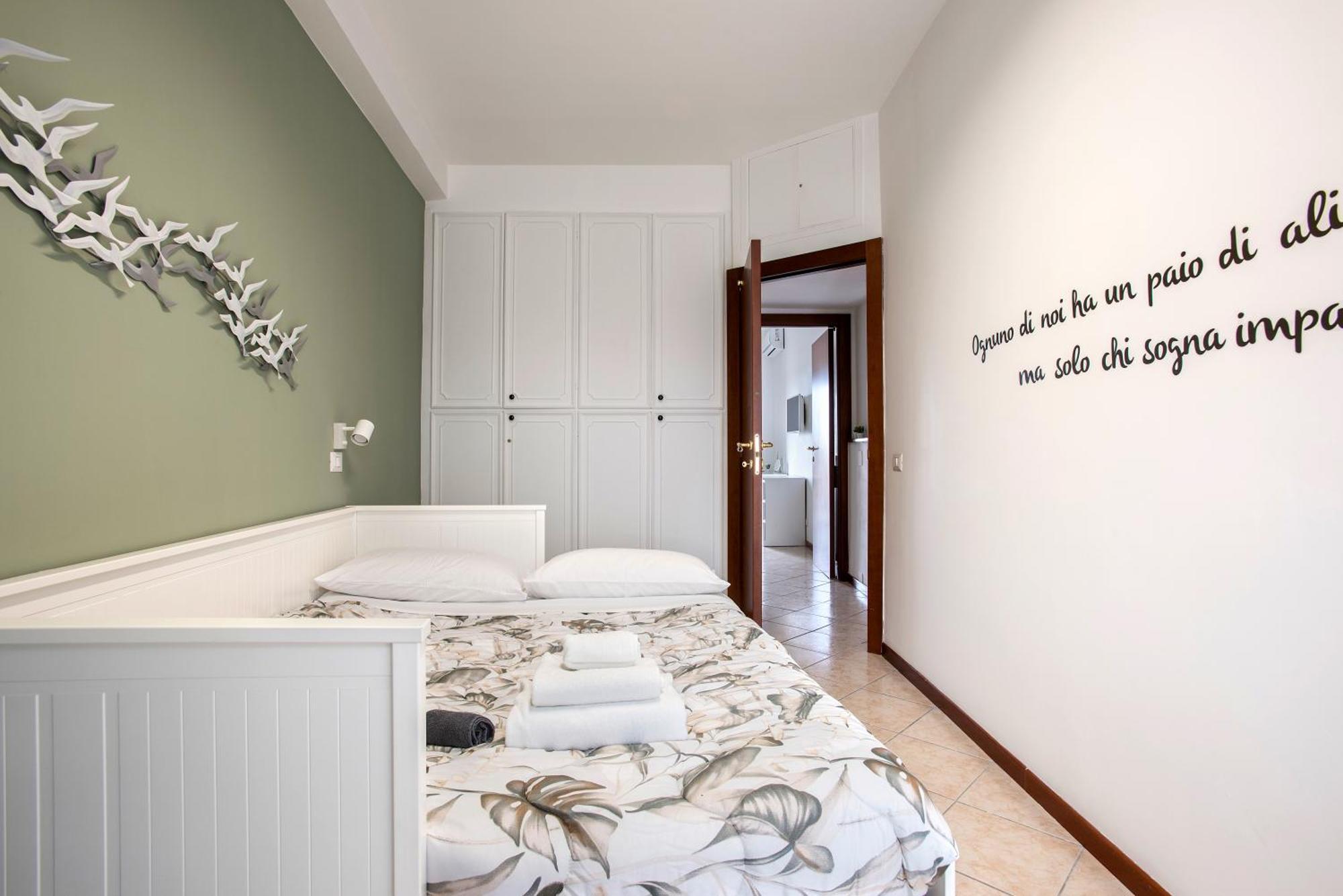 Stylish & Cozy - 5 Star Location- Balcony - City View Рим Екстер'єр фото